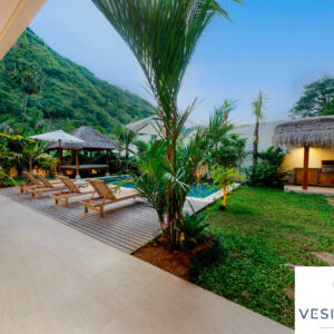 Garden - Swimming Pool - BBQ - Lower Floor