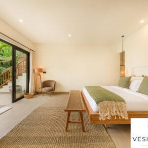 Guest Bedroom 1 - Walk-in Closet - Garden & Pool Access - Lower Floor