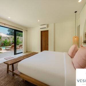 Guest Bedroom 2 - Walk-in Closet - Garden & Pool Access - Lower Floor